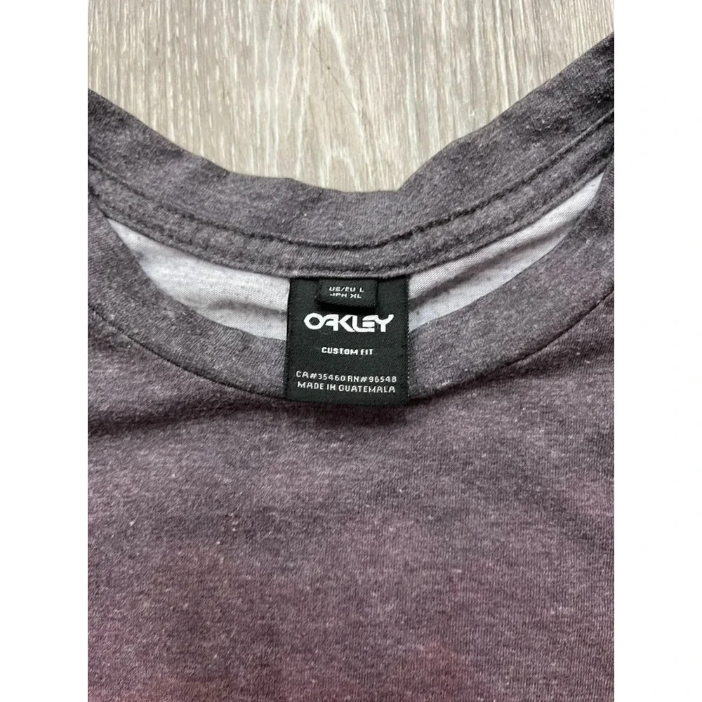 Vtg Rare Y2K Oakley Iridium Fade T Shirt Red/Black Fade Sz M - Picture 2 of 3